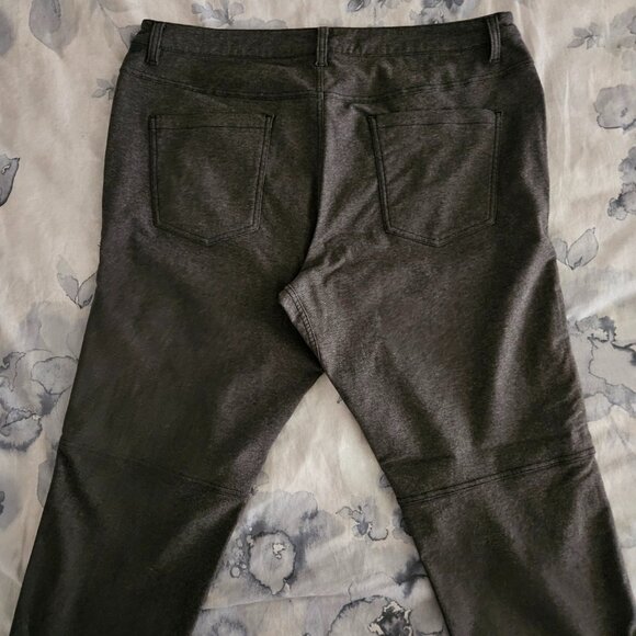 Men's - LuLulemon Commission pants - Picture 7 of 10